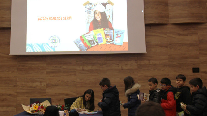 Büyükşehir Kitap Kurtlarını Yazarlarla Buluştu