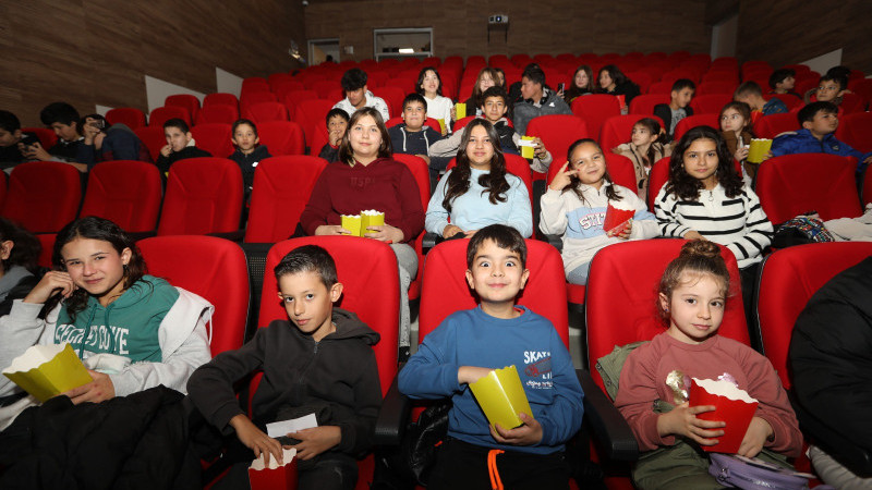 Başkan Aras’tan Çocuklara Sinema Hediyesi