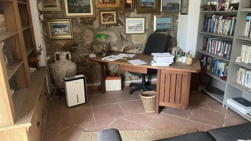 Baba- Oğul, Avukatın Ofisine Saldırdı