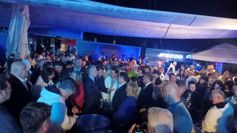 Ve Kampana Çaldı. Vira, Vira