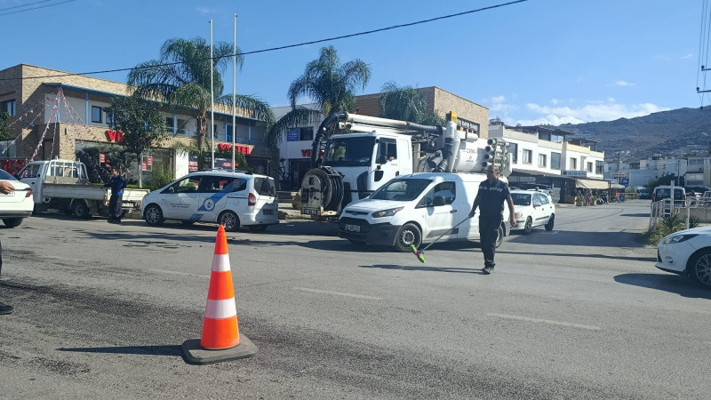 Turgutreis’te MUSKİ’nin Çamuru Yola Saçıldı! 