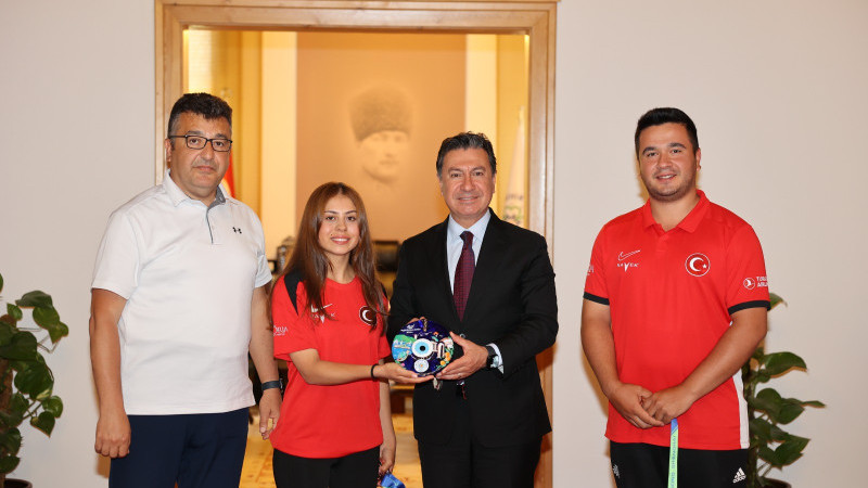 Büyükşehir’in Başarılı Antrenörü Ejder Sözen’e Fair Play Takdiri