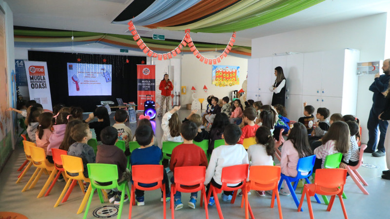 Miniklere Ağız ve Diş Sağlığı Eğitimi