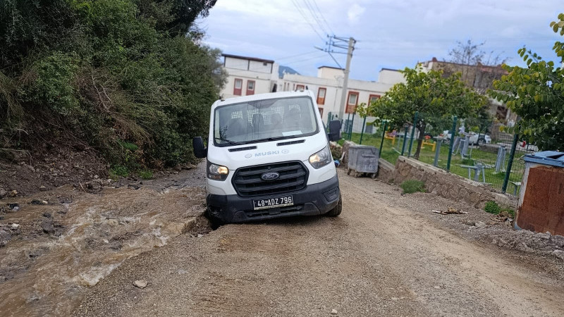 Turgutreis’te Altyapı Çalışmasında MUSKİ Aracı Kanala Düştü