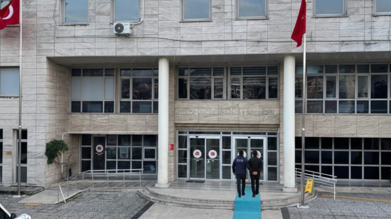 Muğla’da Firari Emniyet Müdürü Trafik Kontrolüne Takıldı: 9 Yıllık Kaçış Son Buldu!