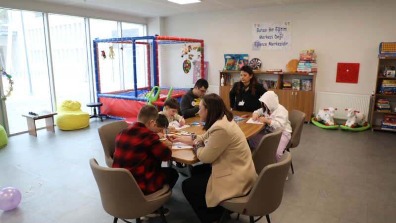 Muğla’da Çoraplar Farkındalık İçin Boyandı