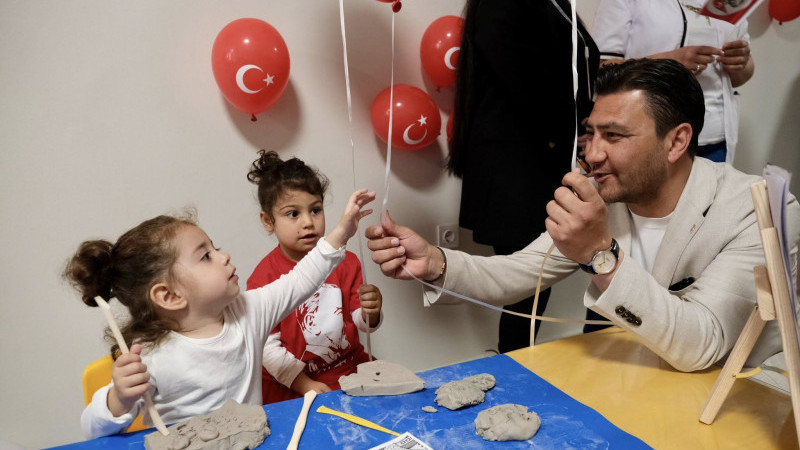 AK Parti Bodrum İlçe Başkanlığı’ndan Hastanede Tedavi Gören Çocuklara 23 Nisan Sürprizi