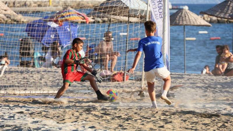 1.⁠ ⁠Günbatımı Çocuk Plaj Futbol Şenliği Başladı