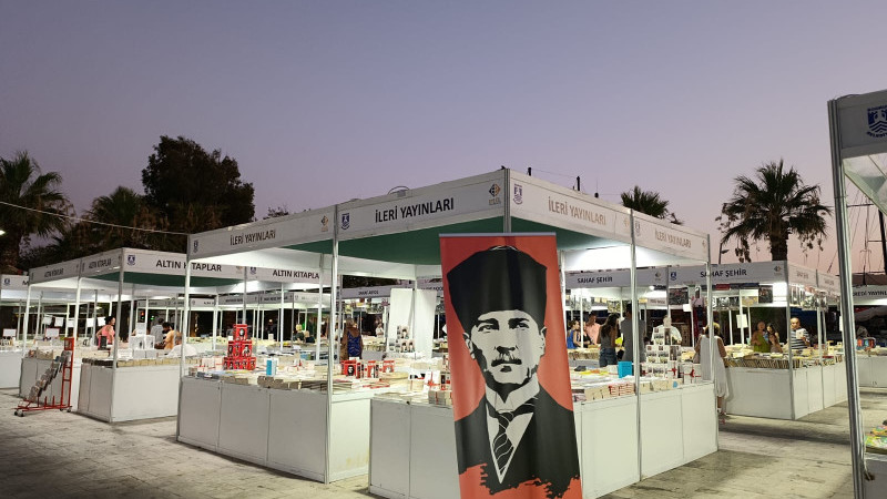 Bodrum Kitap Fuarı 2026 Heyecanı Turgutreis Meydanı'nda Tüm Hızıyla Sürüyor