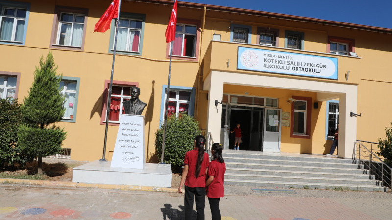 Büyükşehir’den Zarar Verilen Atatürk Büstüne Hızlı Müdahale
