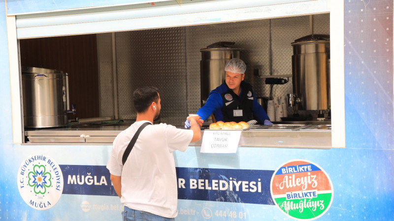Büyükşehir’in Üniversite Yerleşkesi İçerisinde Çorba İkramı Devam Ediyor